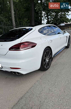 Фастбэк Porsche Panamera 2010 в Киеве