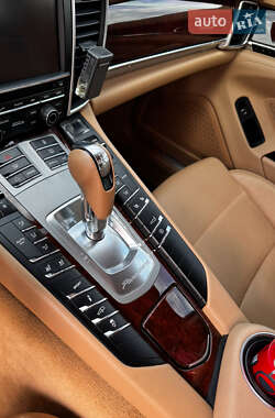 Фастбэк Porsche Panamera 2012 в 