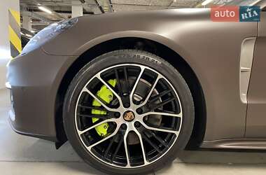 Фастбэк Porsche Panamera 2023 в 