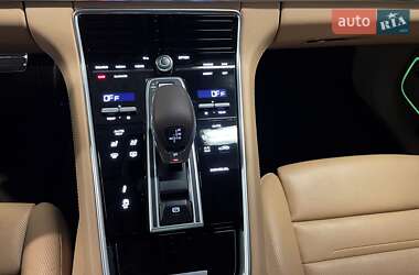 Фастбэк Porsche Panamera 2023 в 