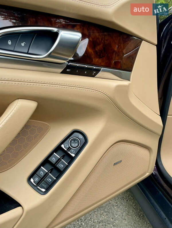 Фастбэк Porsche Panamera 2012 в Киеве