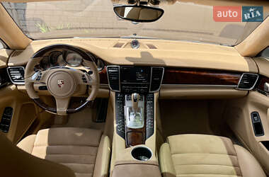 Фастбэк Porsche Panamera 2012 в 