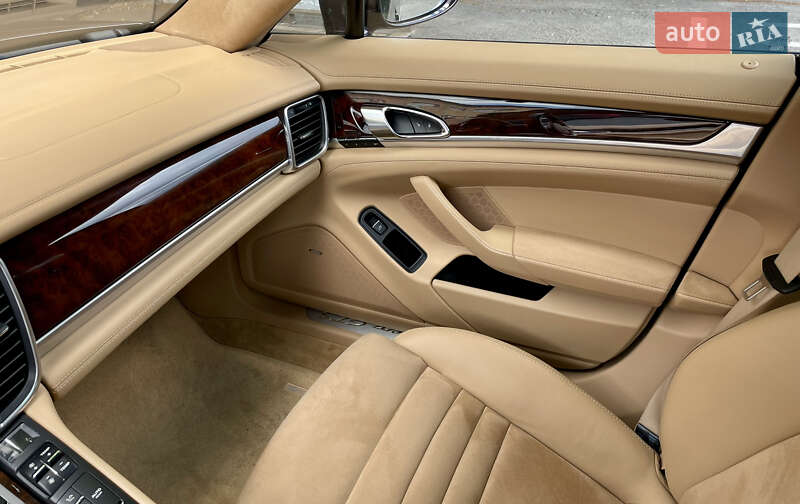 Фастбэк Porsche Panamera 2012 в Киеве