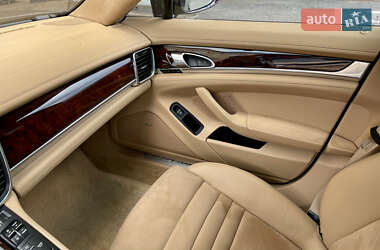 Фастбэк Porsche Panamera 2012 в 