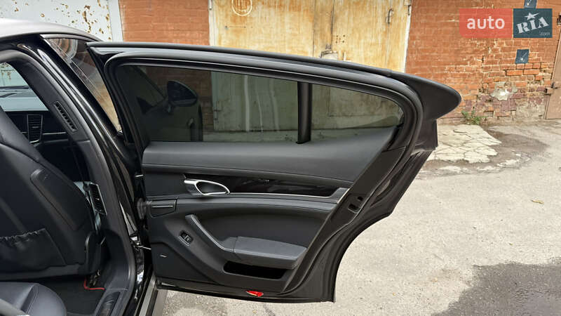 Фастбэк Porsche Panamera 2011 в Полтаве