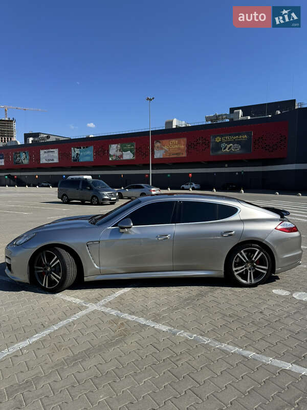 Фастбек Porsche Panamera 2011 в Києві