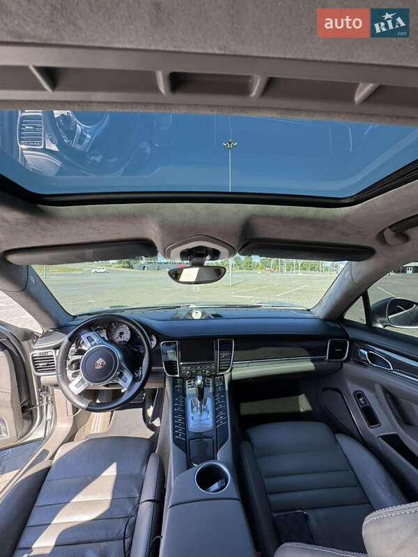 Фастбек Porsche Panamera 2011 в Києві