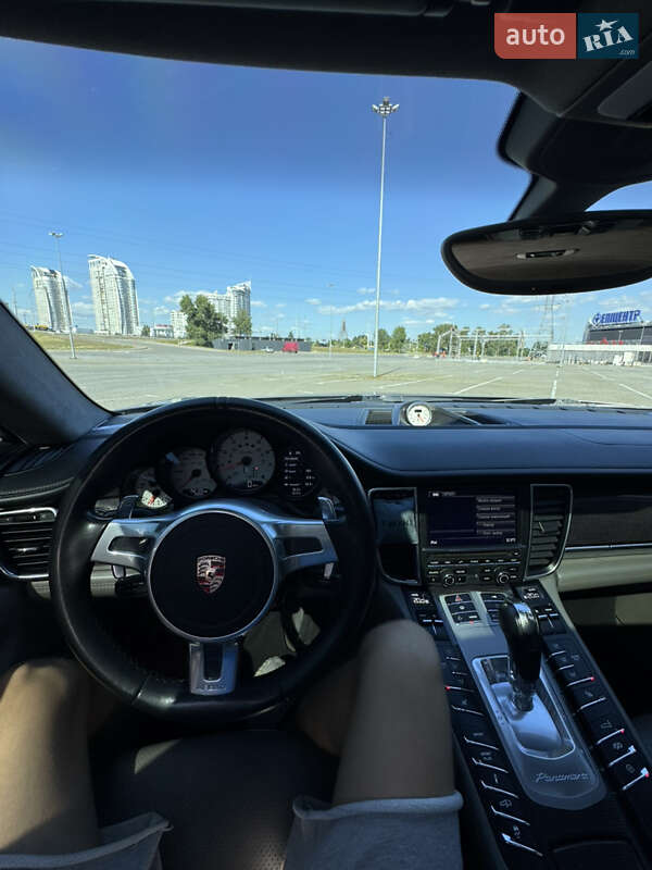 Фастбек Porsche Panamera 2011 в Києві