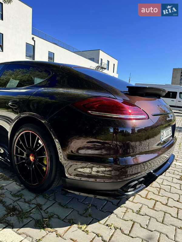 Фастбек Porsche Panamera 2010 в Хмельницькому