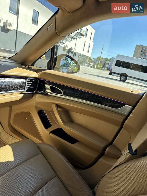 Фастбек Porsche Panamera 2010 в Хмельницькому