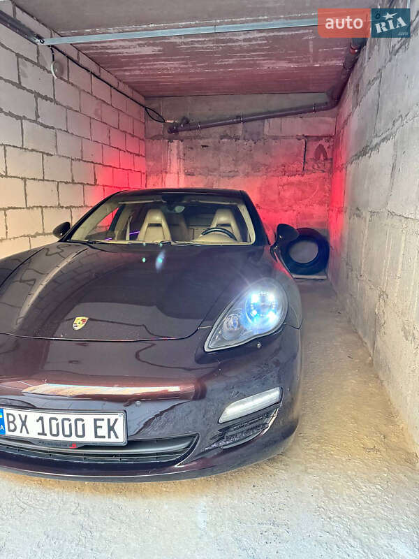 Фастбек Porsche Panamera 2010 в Хмельницькому