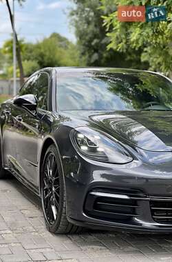 Фастбэк Porsche Panamera 2018 в 