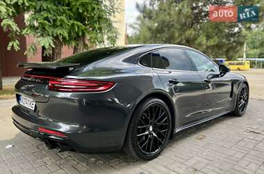 Фастбэк Porsche Panamera 2018 в 