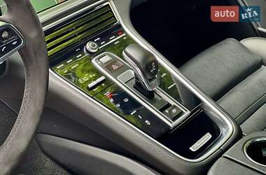 Фастбэк Porsche Panamera 2018 в 