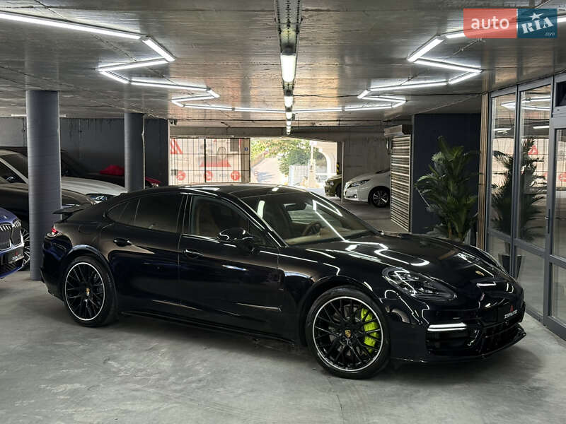 Porsche Panamera 2021