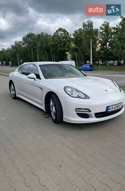 Фастбэк Porsche Panamera 2012 в 