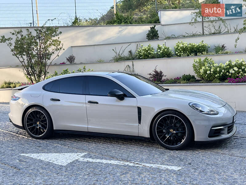 Фастбэк Porsche Panamera 2017 в Одессе