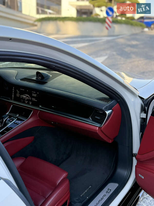 Фастбэк Porsche Panamera 2017 в Одессе