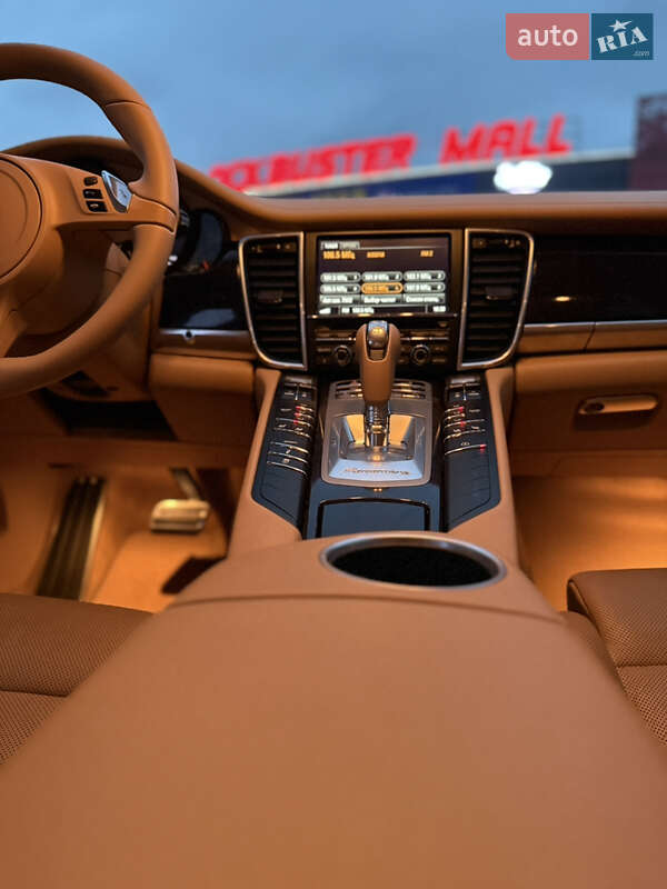 Фастбэк Porsche Panamera 2014 в Киеве