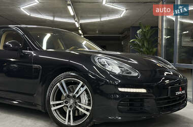 Фастбэк Porsche Panamera 2013 в 