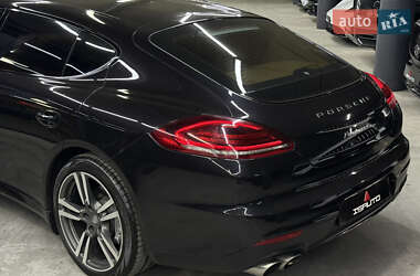 Фастбэк Porsche Panamera 2013 в 