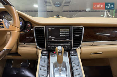 Фастбэк Porsche Panamera 2013 в 