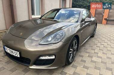 Фастбэк Porsche Panamera 2012 в 