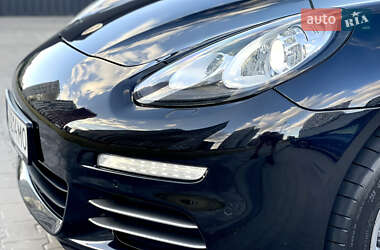 Фастбэк Porsche Panamera 2013 в 