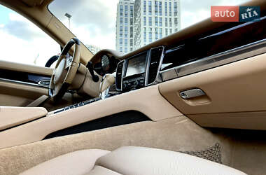 Фастбэк Porsche Panamera 2013 в 