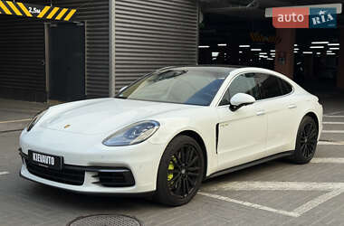 Фастбэк Porsche Panamera 2018 в Киеве