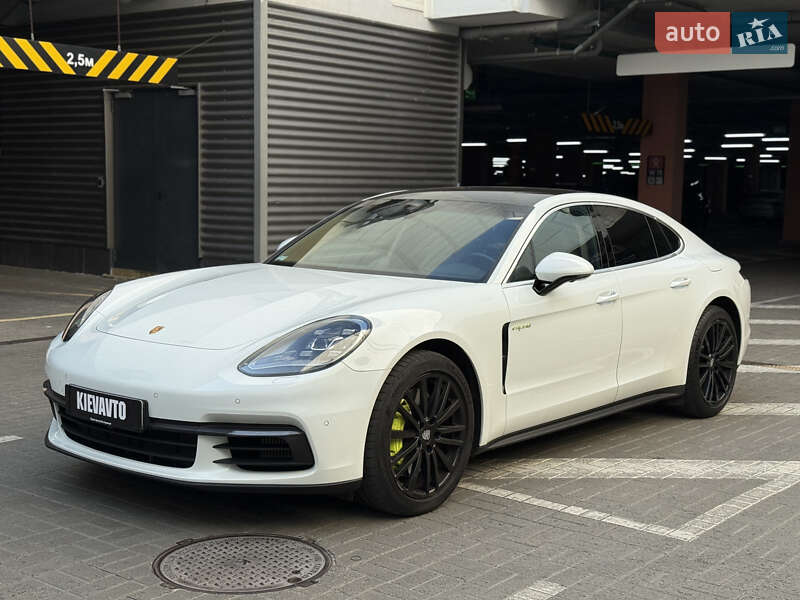 Фастбек Porsche Panamera 2018 в 
