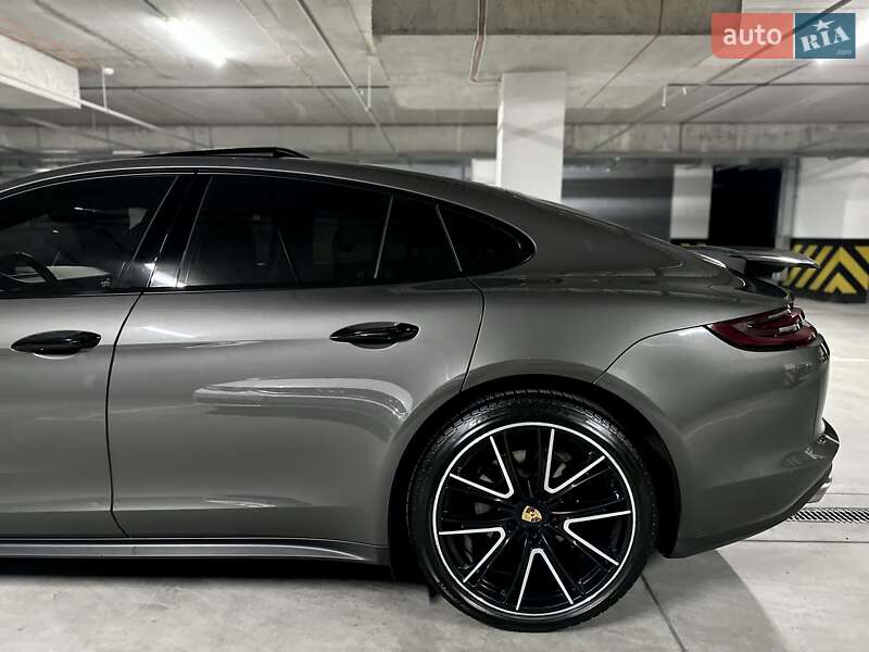 Фастбэк Porsche Panamera 2018 в Днепре