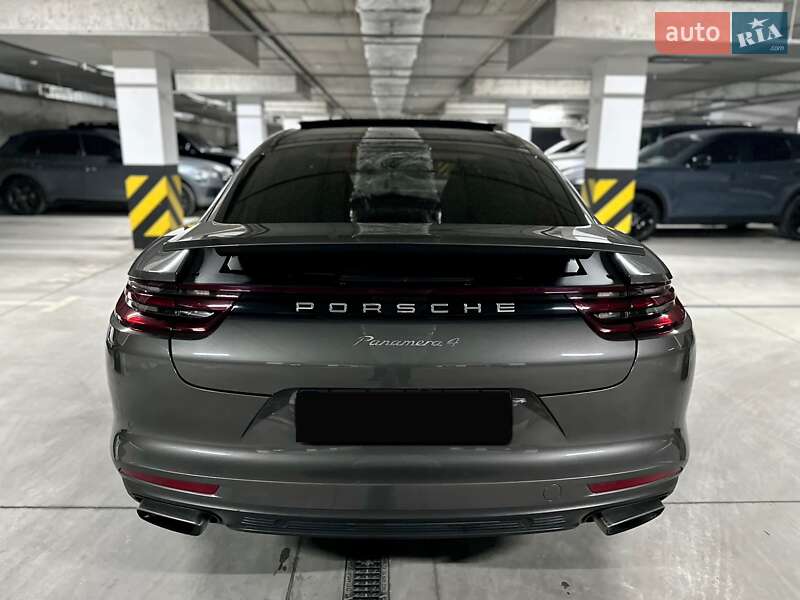 Фастбэк Porsche Panamera 2018 в Днепре