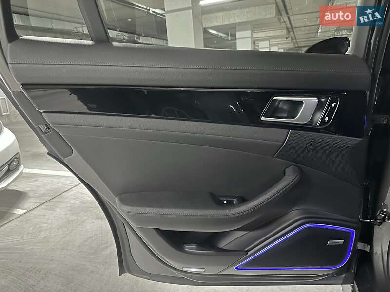 Фастбэк Porsche Panamera 2018 в Днепре