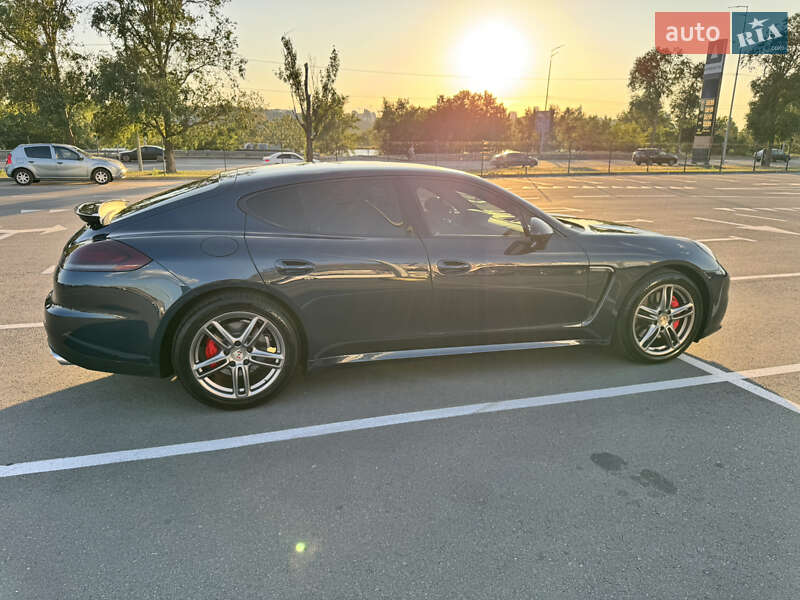 Фастбэк Porsche Panamera 2013 в Киеве