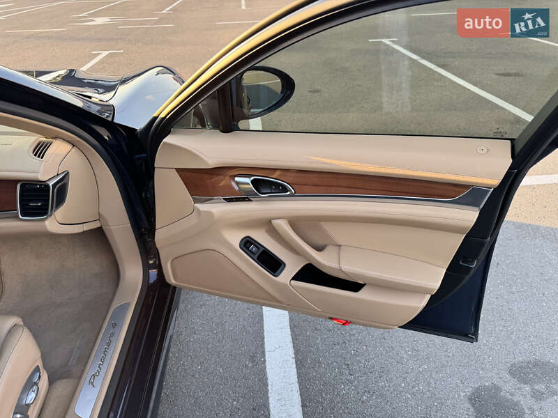 Фастбэк Porsche Panamera 2013 в Киеве