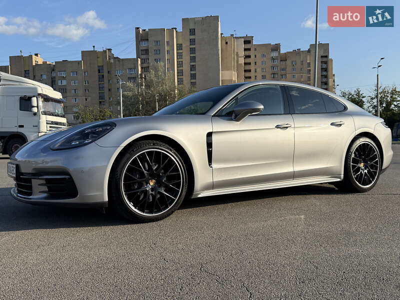 Фастбэк Porsche Panamera 2020 в Киеве