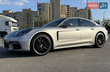 Фастбэк Porsche Panamera 2020 в 