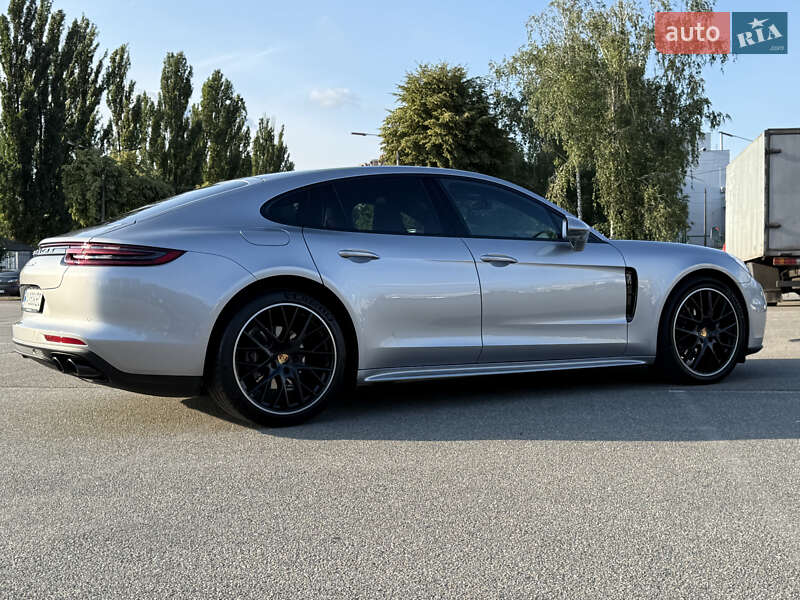 Фастбэк Porsche Panamera 2020 в Киеве