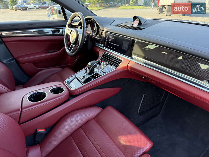 Фастбэк Porsche Panamera 2020 в Киеве