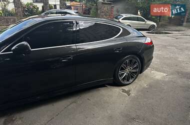 Фастбэк Porsche Panamera 2010 в 