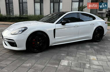 Фастбэк Porsche Panamera 2018 в 