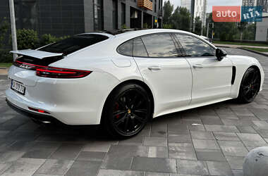 Фастбэк Porsche Panamera 2018 в 