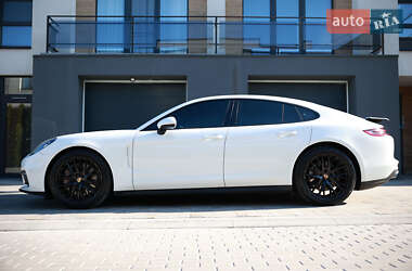 Фастбэк Porsche Panamera 2019 в 