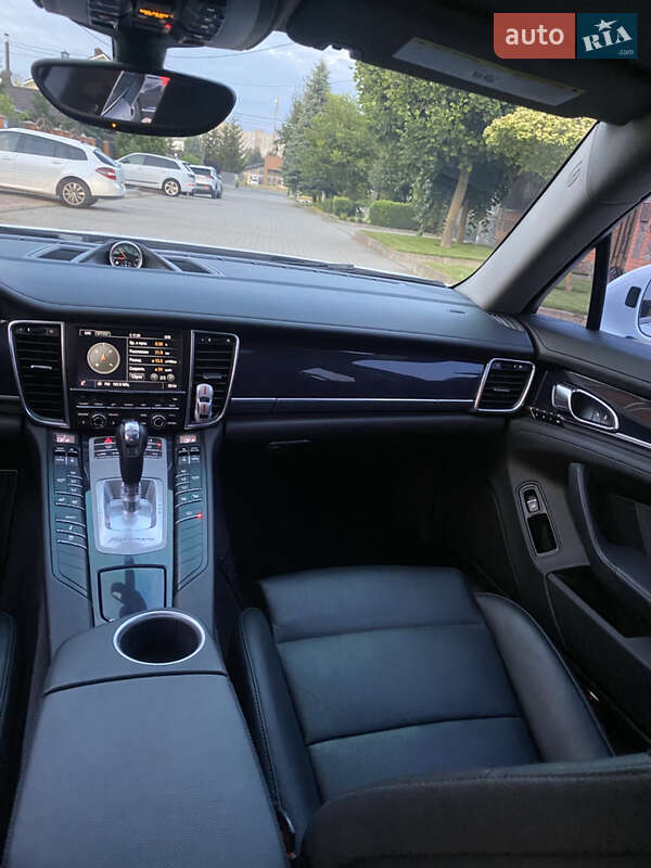 Фастбэк Porsche Panamera 2015 в Киеве
