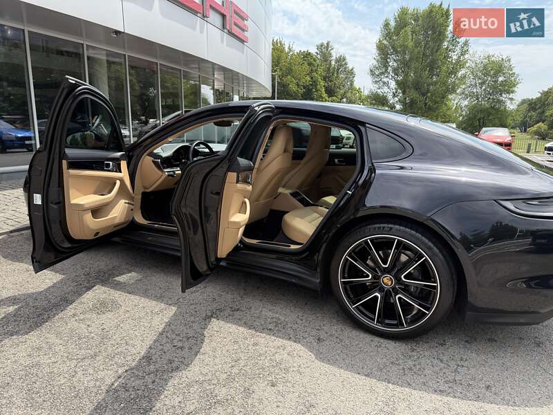 Фастбэк Porsche Panamera 2022 в Днепре