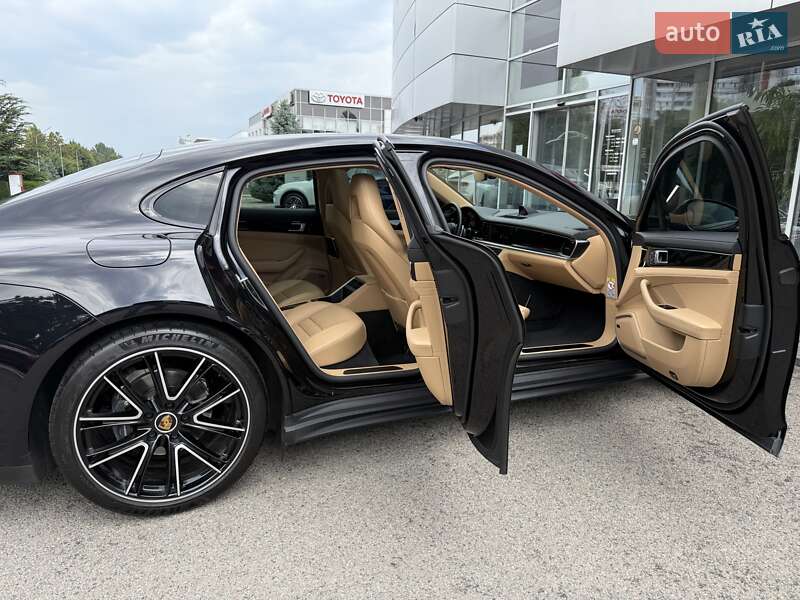 Фастбэк Porsche Panamera 2022 в Днепре