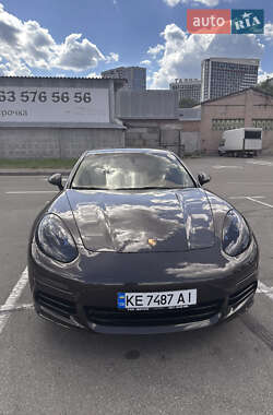 Фастбэк Porsche Panamera 2013 в 