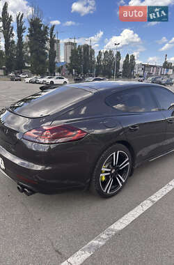 Фастбэк Porsche Panamera 2013 в 