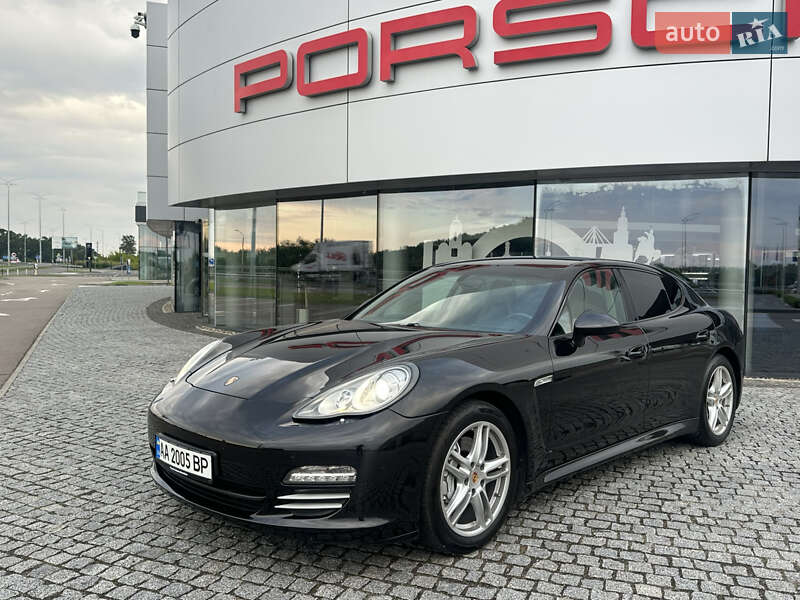 Фастбек Porsche Panamera 2011 в Києві